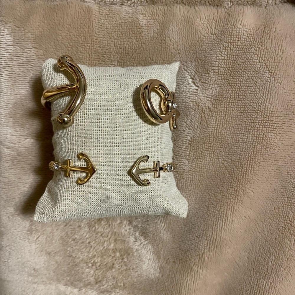 Anchor bracelets